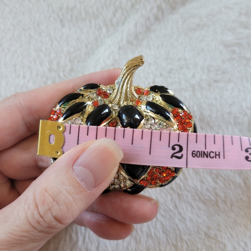 Tahari | Gold Tone Harlequin Rhinestone Pumpkin Napkin Holders (2 pc) - Picture 9 of 10